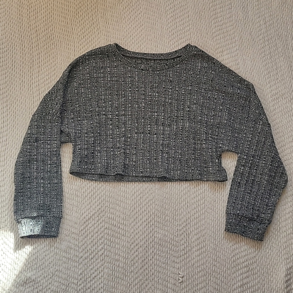 Cropped gray long sleeve shirt